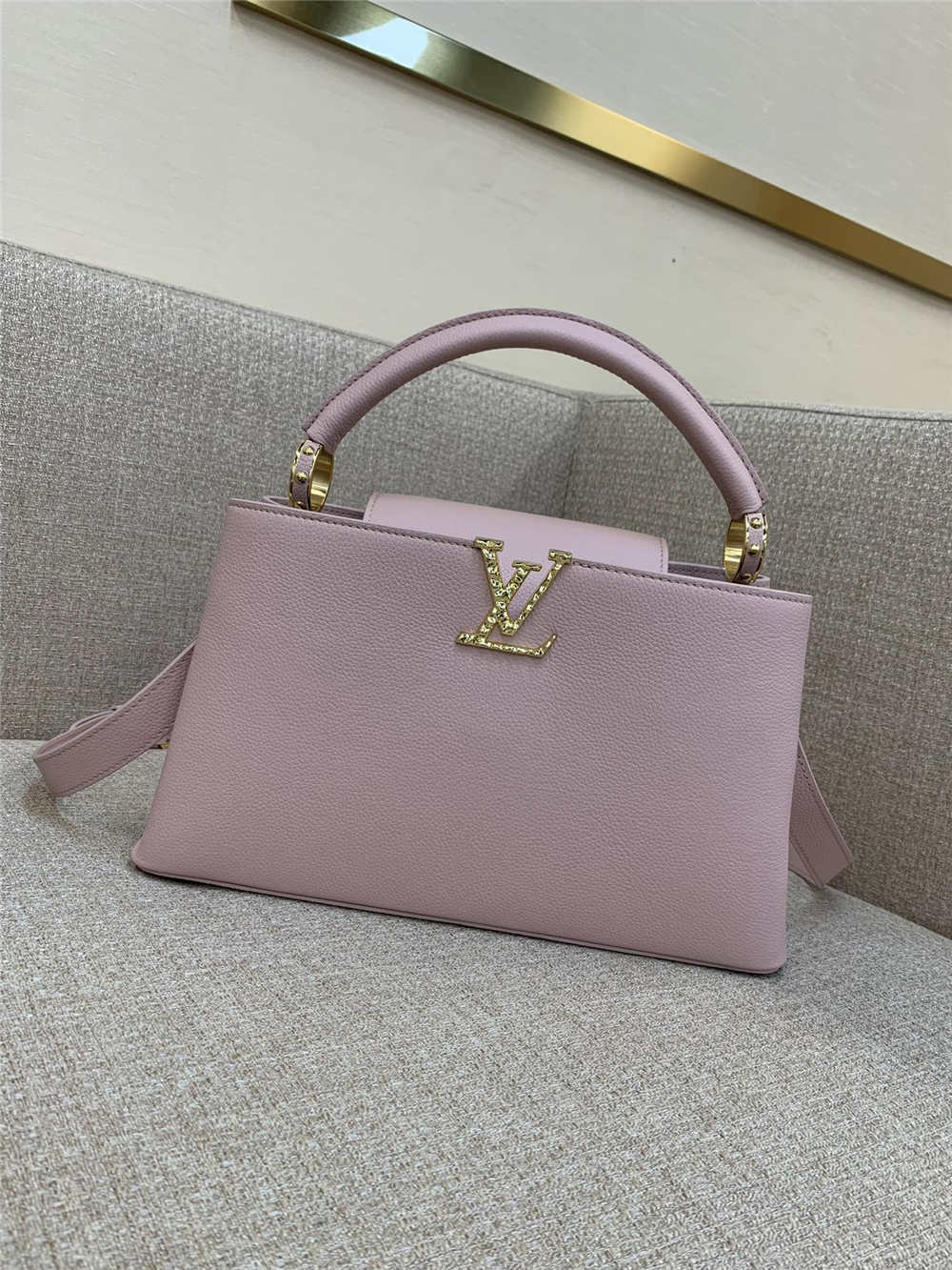 Louis Vuitton CAPUCINES EAST WEST M24666  size：33x19x9cm 2025 new 